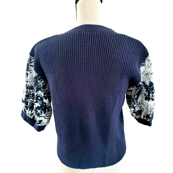 Ann Taylor Blue V-Neck Pull-Over Sweater Top Floral Eyelet Short Puff Sleeves XS - Picture 3 of 5